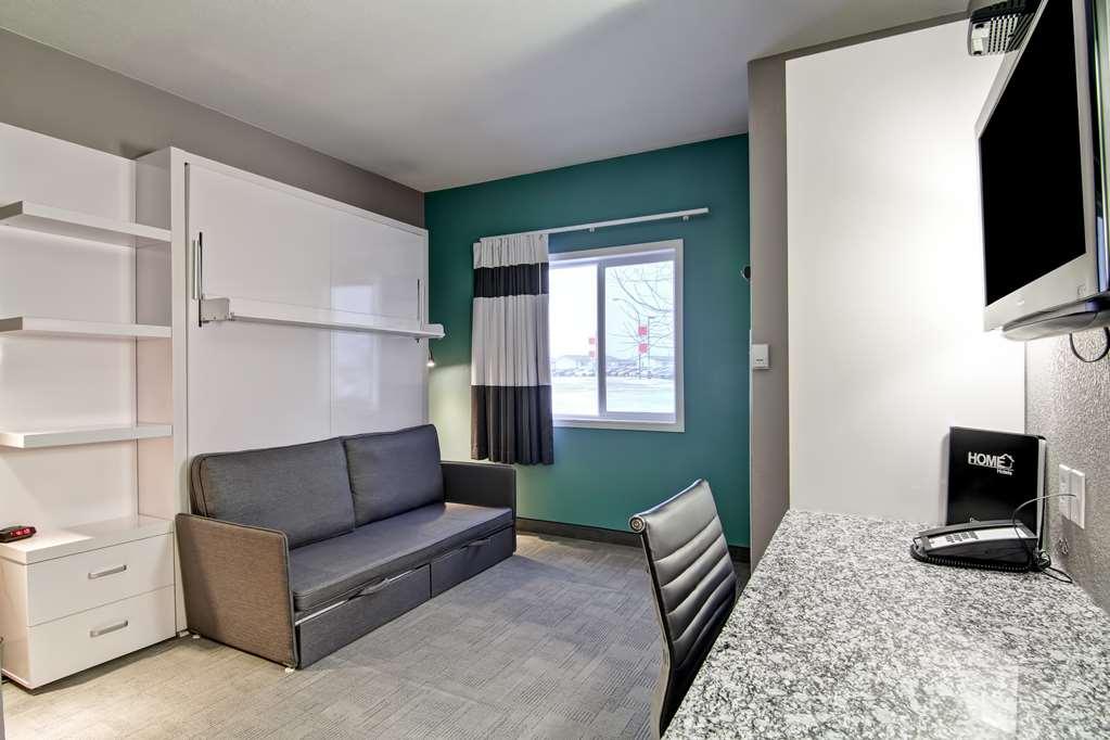 Home Inn Medicine Hat Oda fotoğraf