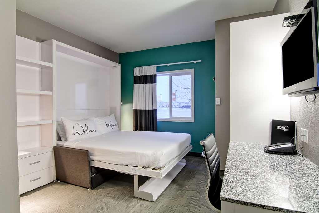 Home Inn Medicine Hat Oda fotoğraf