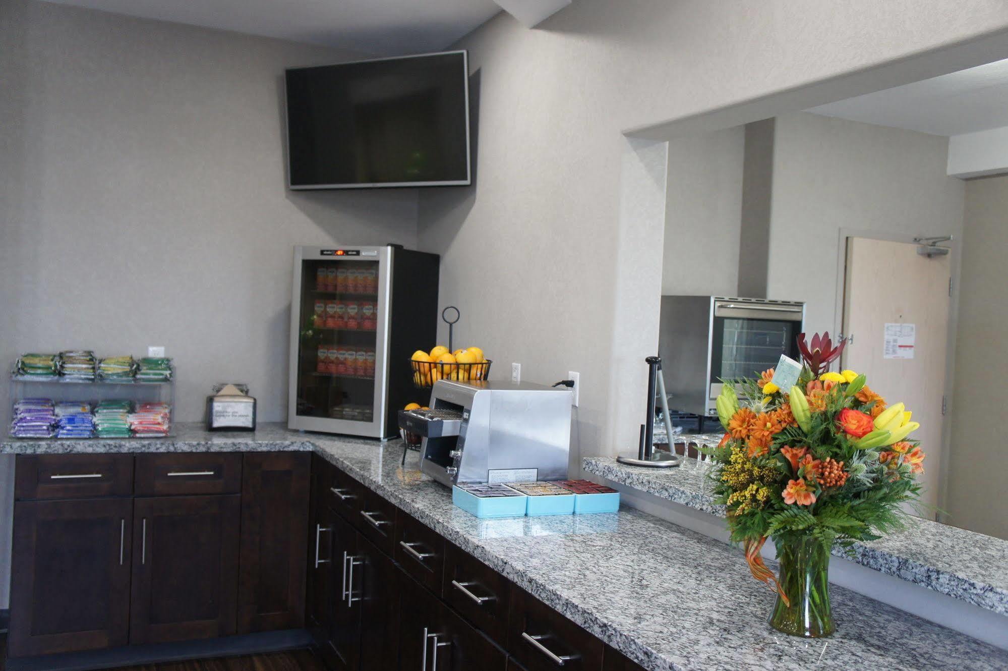 Home Inn Medicine Hat Dış mekan fotoğraf
